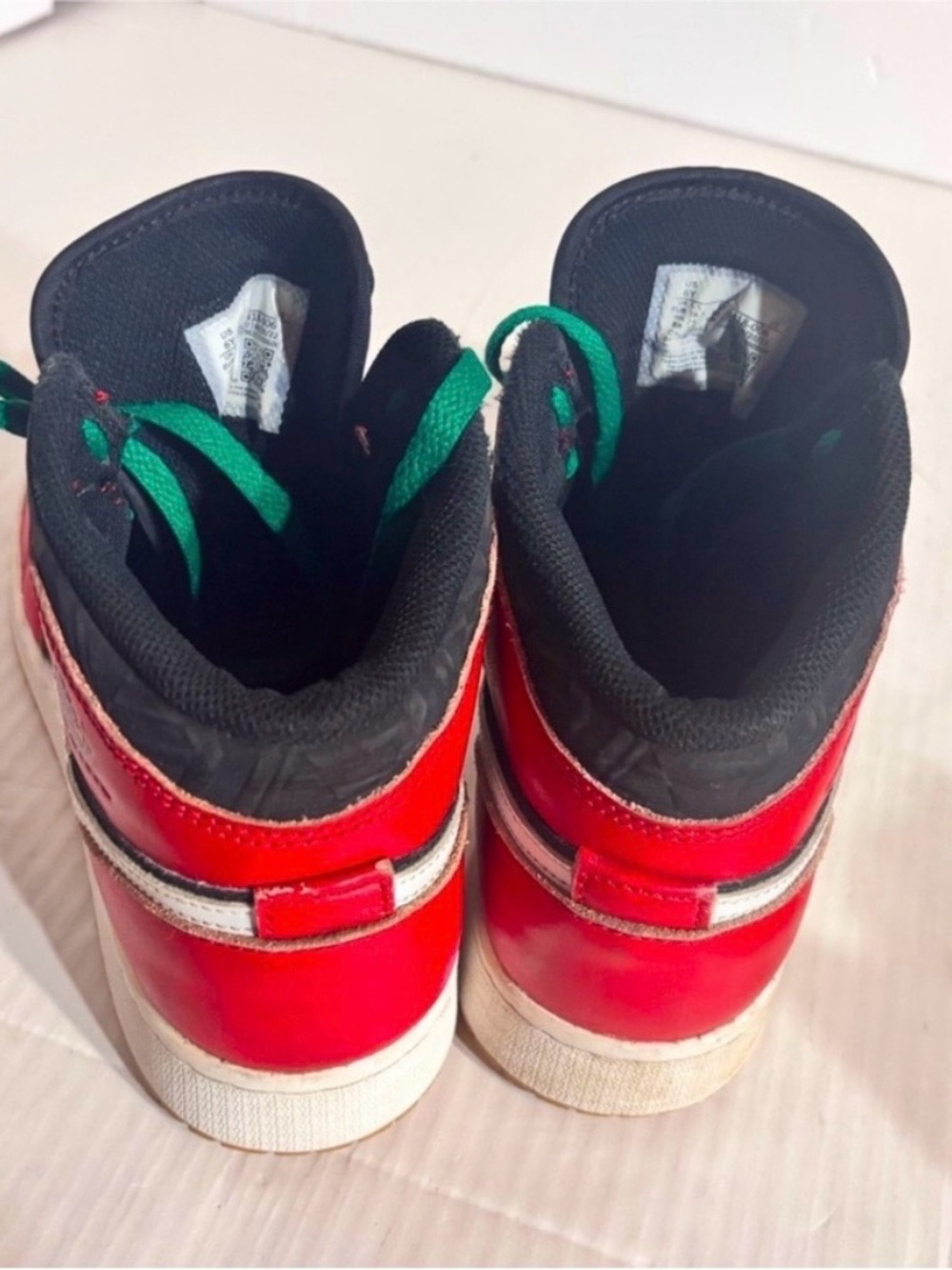Air Jordan 1 Retro Mid SE
"Christmas Tree" Youth Size 6Y - Picture 4 of 6